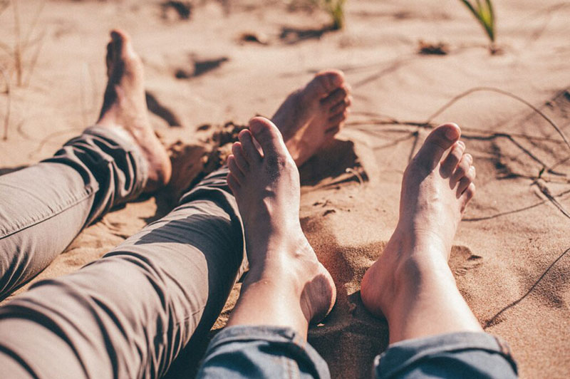 feet-on-beach