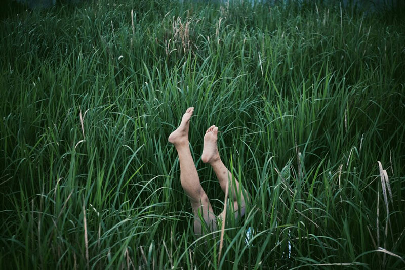 feet-in-grass